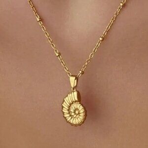18K GOLD DIPPED CONCH DETAILED DAINTY NECKLACE